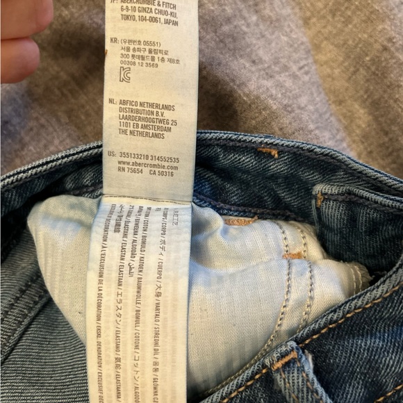 Hollister Curvy High Rise Mom Jeans Blue Size 26 - Picture 11 of 15